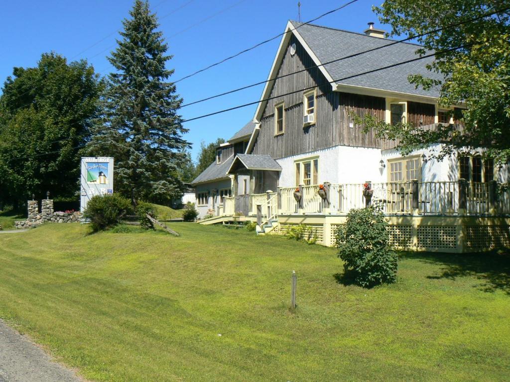 Auberge De La Tour Et Spa Magog Εξωτερικό φωτογραφία