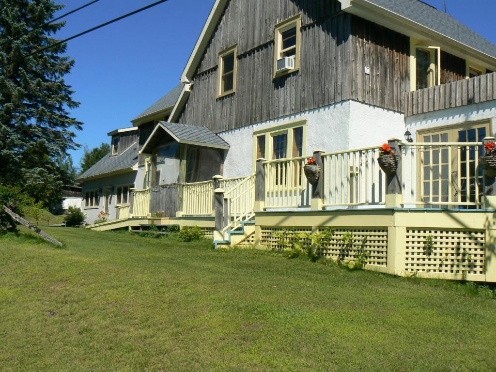 Auberge De La Tour Et Spa Magog Εξωτερικό φωτογραφία