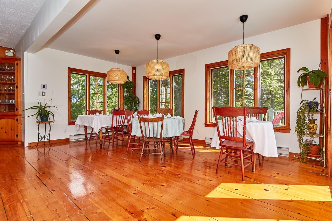 Auberge De La Tour Et Spa Magog Εξωτερικό φωτογραφία